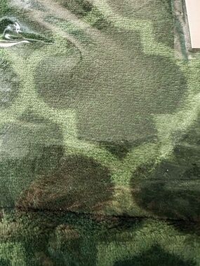 MINK SHEET SET QUEEN SIZE, WITH BONUS THROW, GREEN MIX, 1 FLAT 1 FITTED 4 PILLOW
